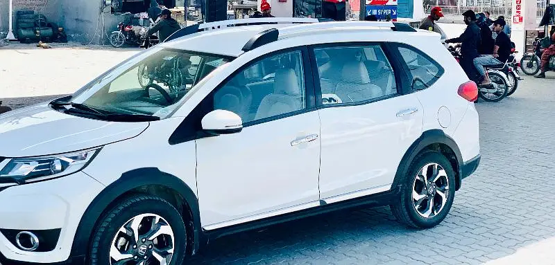 Black Honda BR-V parked with clean exterior