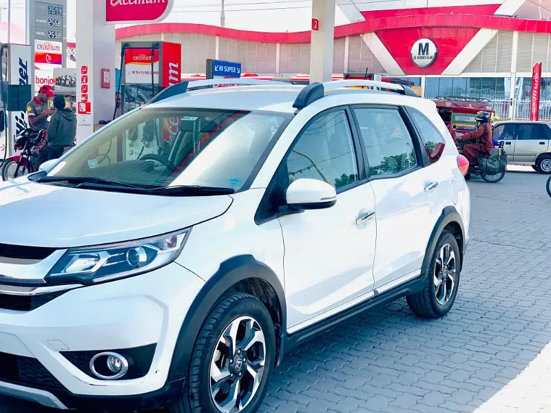 White Honda BR-V for rent in Lahore