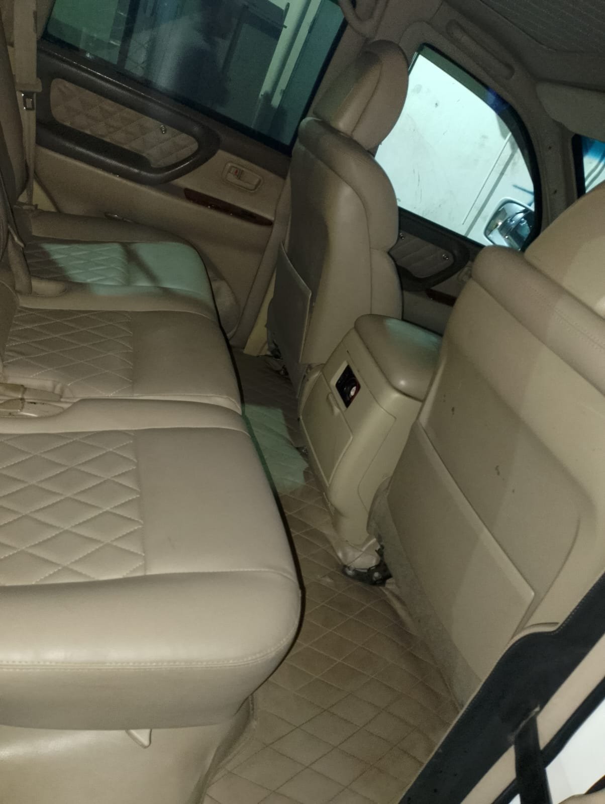 Land Cruiser V8 for rent in Lahore