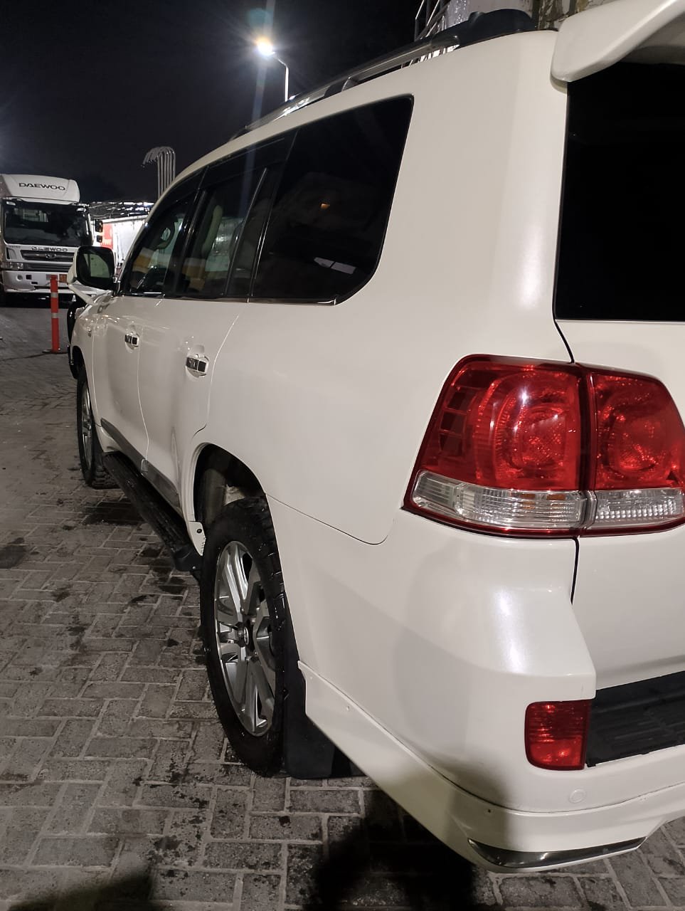 Land Cruiser V8 for rent in Lahore