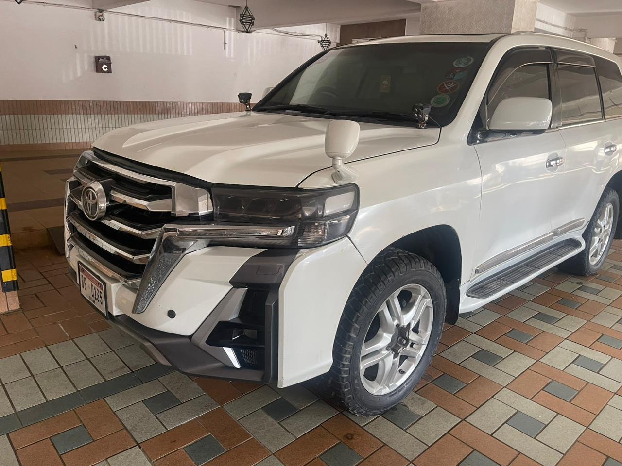 Land Cruiser V8 for rent in Lahore