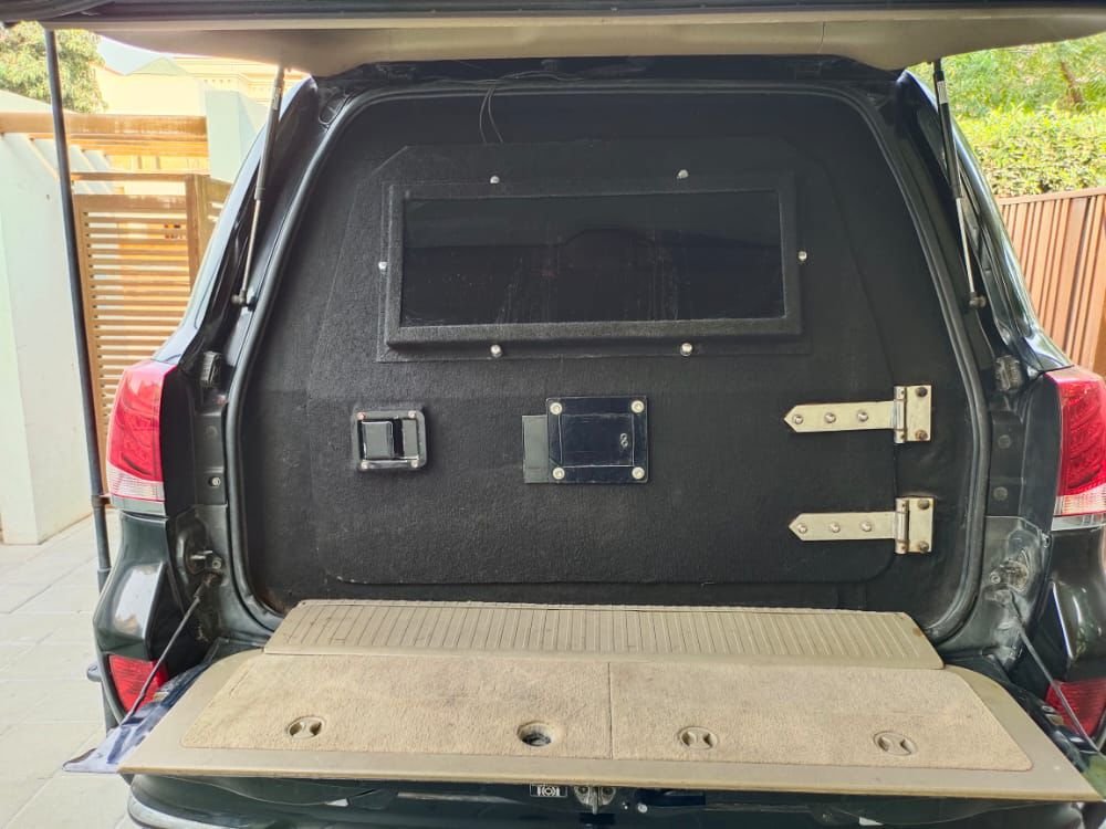 Black color bulletproof Land Cruiser V8 B6 edition