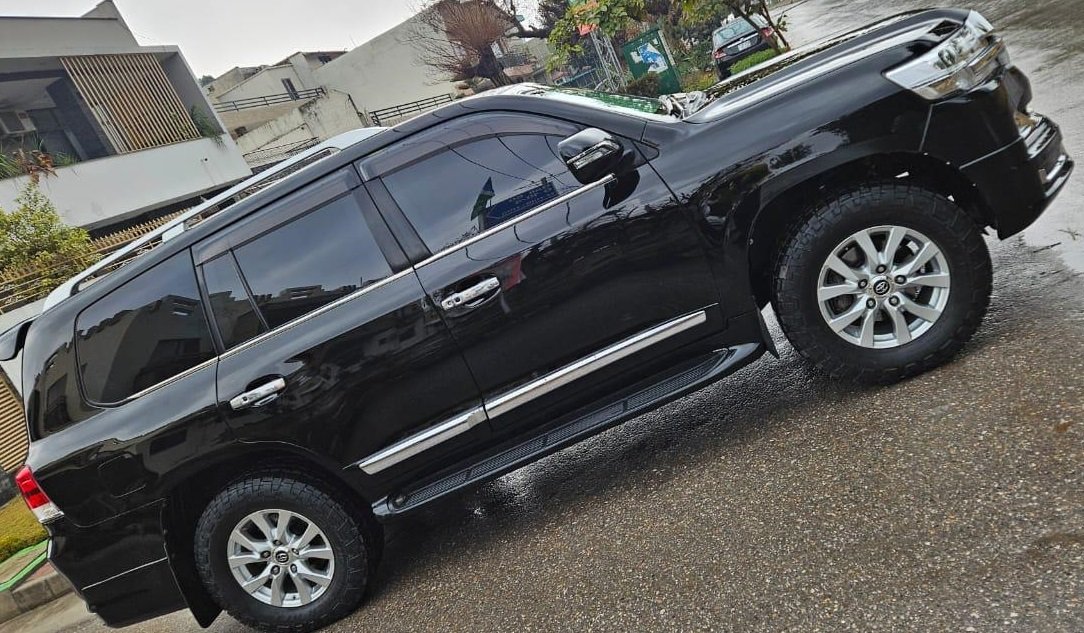 Bulletproof Land Cruiser V8 rental Islamabad